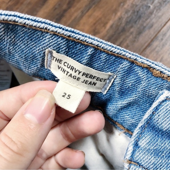 Madewell • The Curvy Perfect Vintage Jean in Coney Wash: Destroyed Edition - Picture 5 of 12
